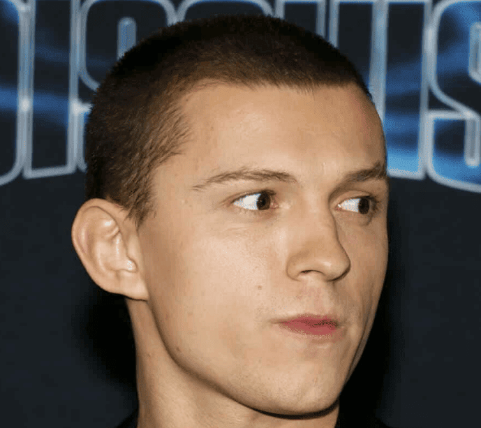 Tom Holland Buzz cut frizurája