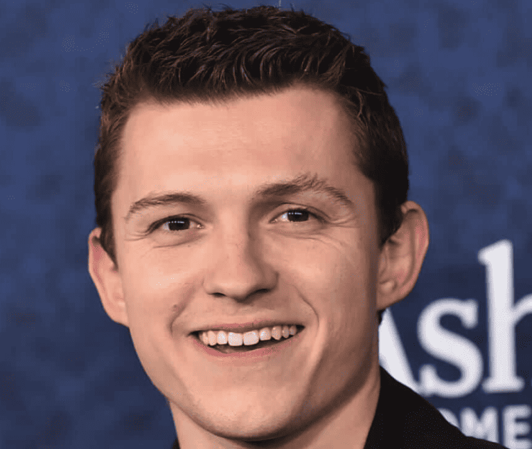 Ollóséró Tom Holland módra