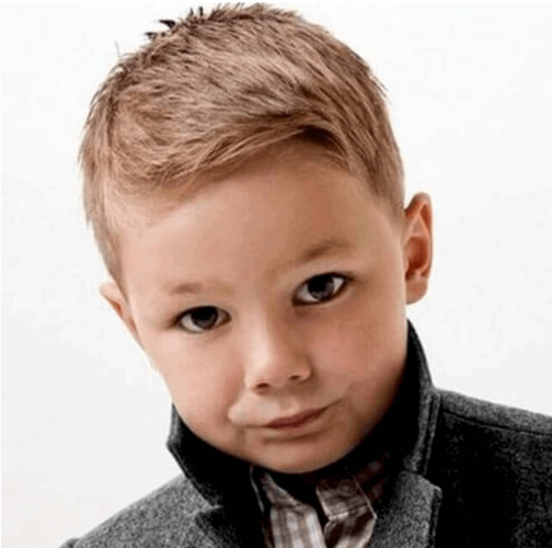 kisfiú aranyos stílus haj vágás fodrász